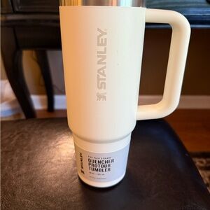 Stanley Tumbler with Handle